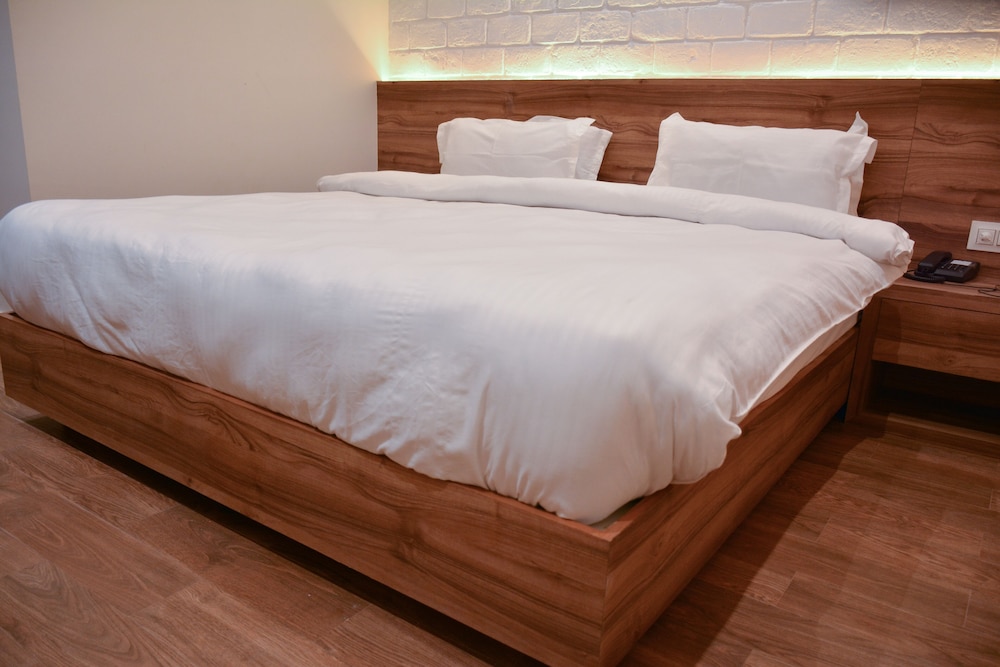Deluxe Room - Photo 1