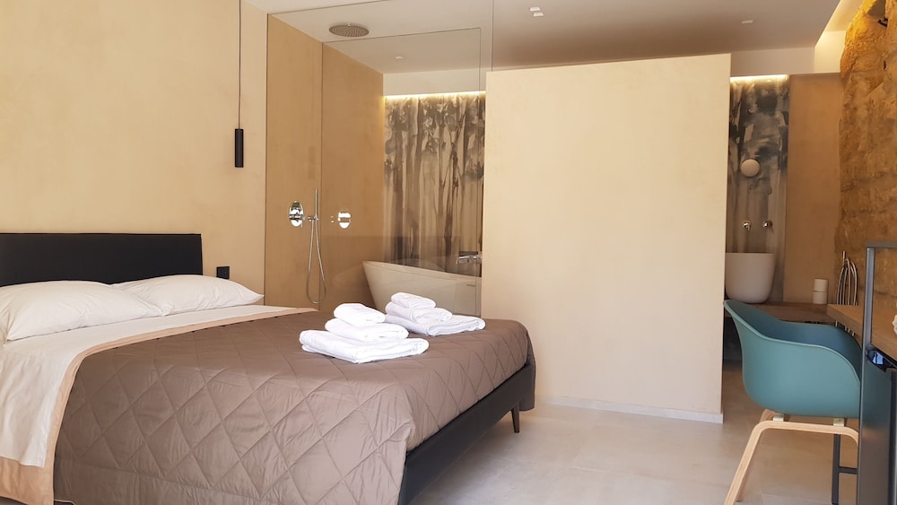 Luxury Suite