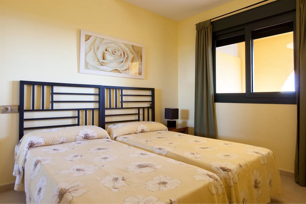 Apartment, 2 Bedrooms, Pool Access photo 3