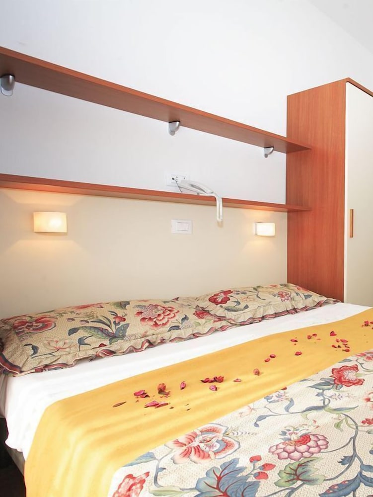 Double or Twin Room - Photo 2
