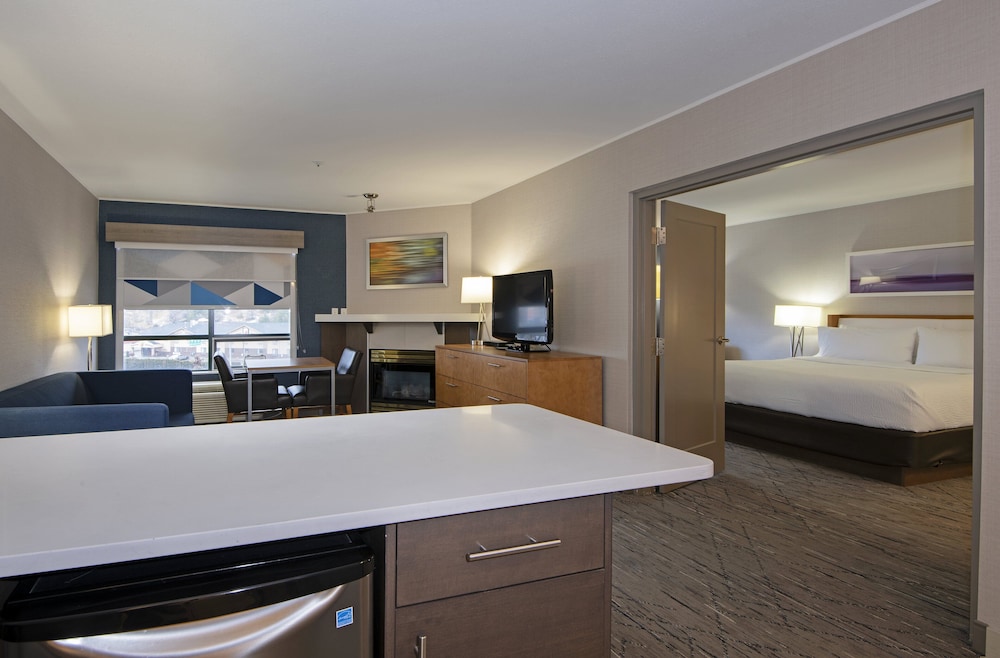 Suite, 1 King Bed (Additional Living Area) - Photo 6