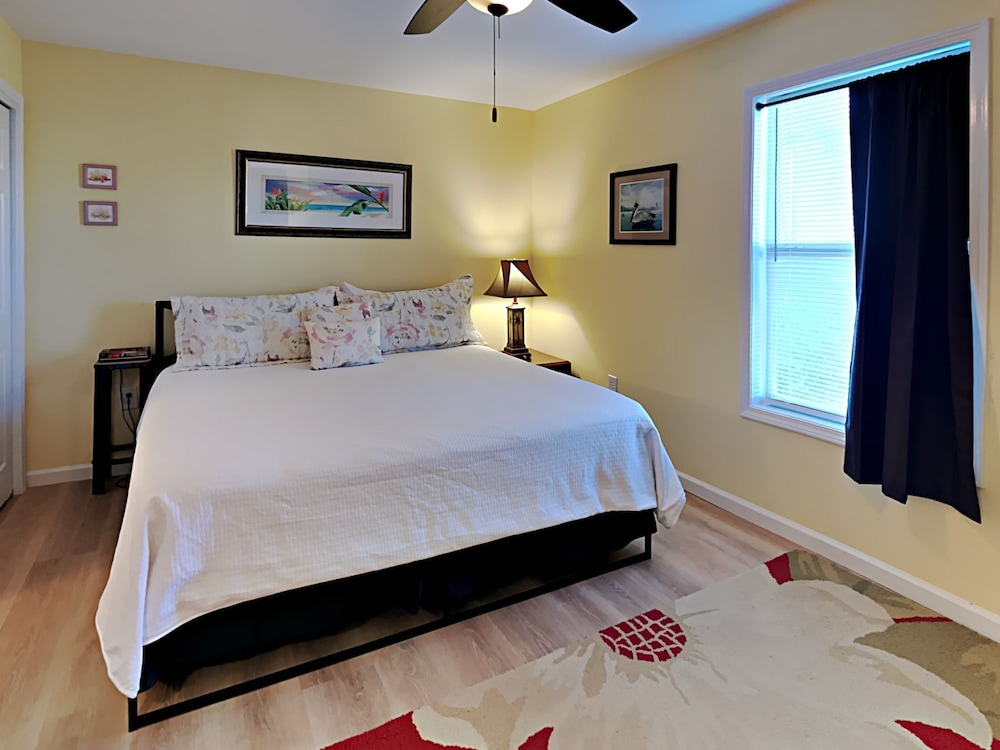 Condo, 1 King Bed with Sofa bed, Kitchen, Ocean View (#101 West - No Pets) photo 2
