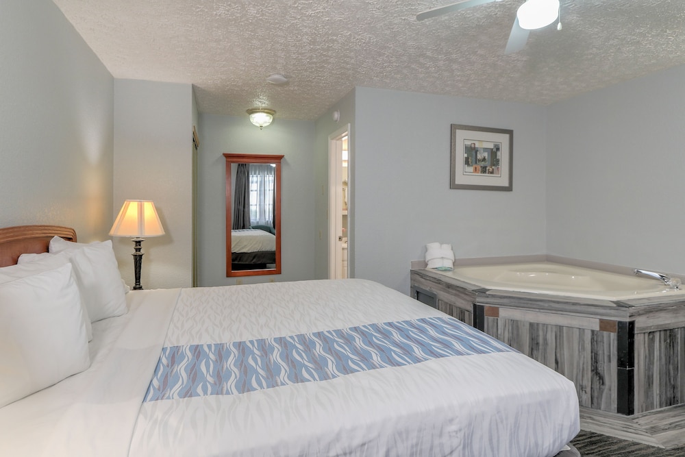 Room, 1 King Bed, Jetted Tub photo 1