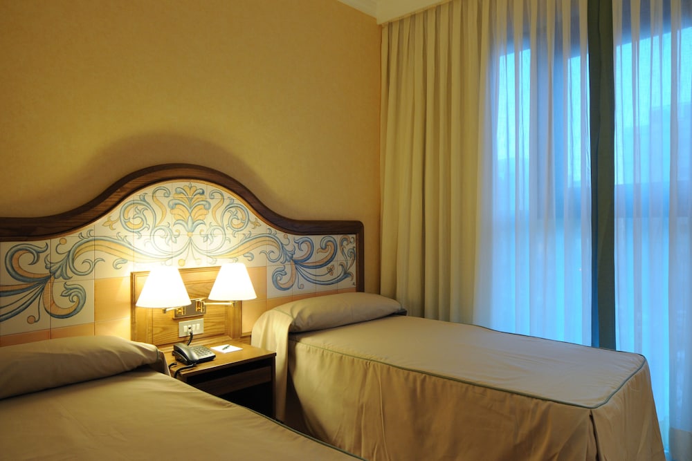 Standard Twin Room, Non Smoking photo 2