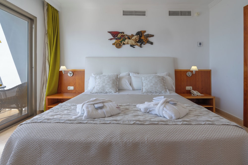 Suite, Balcony, Sea View - Photo 10