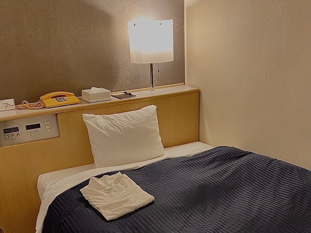 Single Room, Smoking