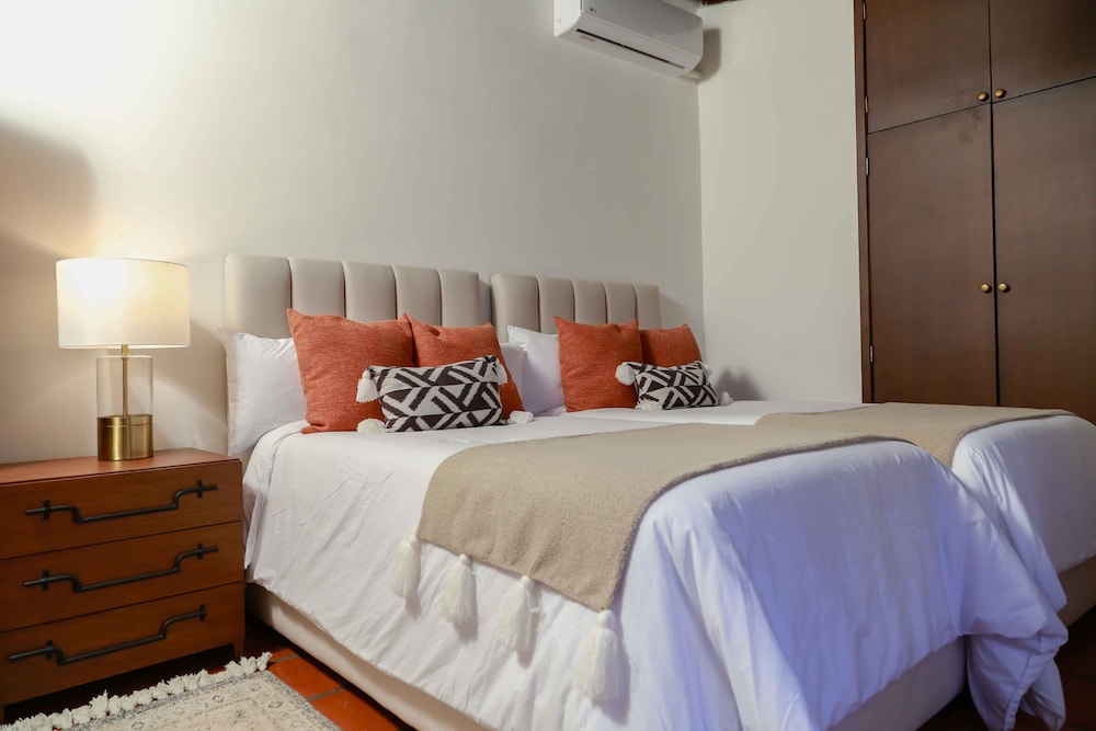 Traditional Twin Room, Courtyard View photo 3