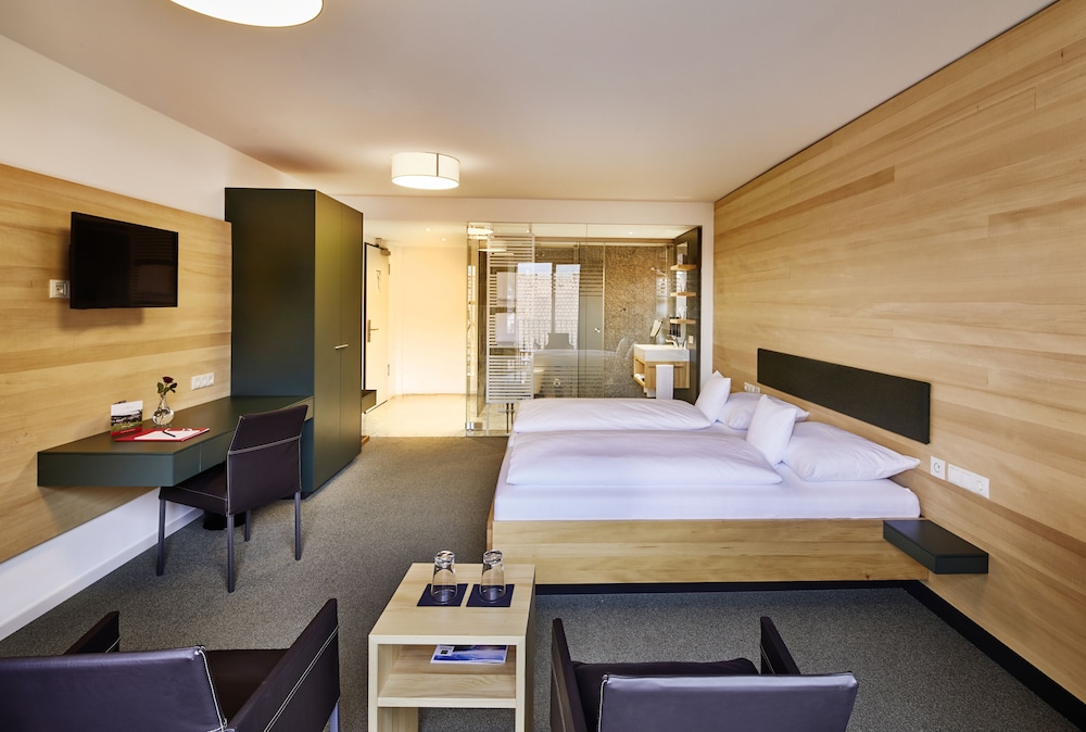 Deluxe Double Room, 1 King Bed, Non Smoking photo 2