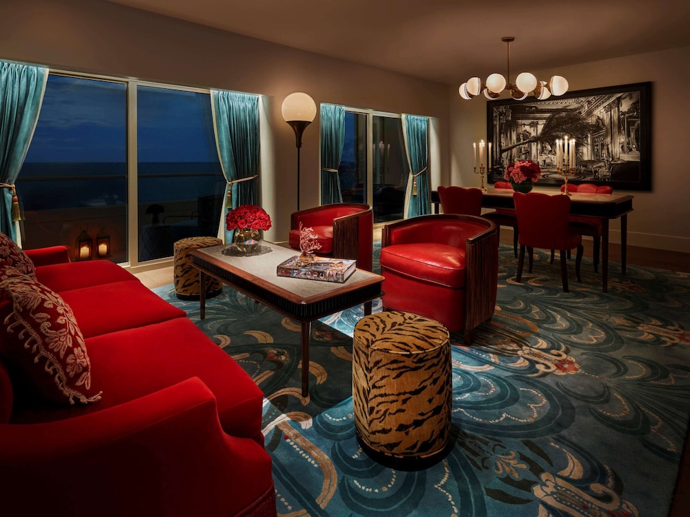 Premier Oceanfront View Corner 1 Bedroom Suite (Accessible)