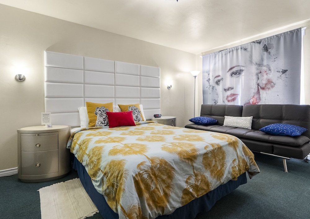 The Marylin Monroe: 1 Queen Bed, 1 Sofa Bed, Non-Smoking, CORP RATE