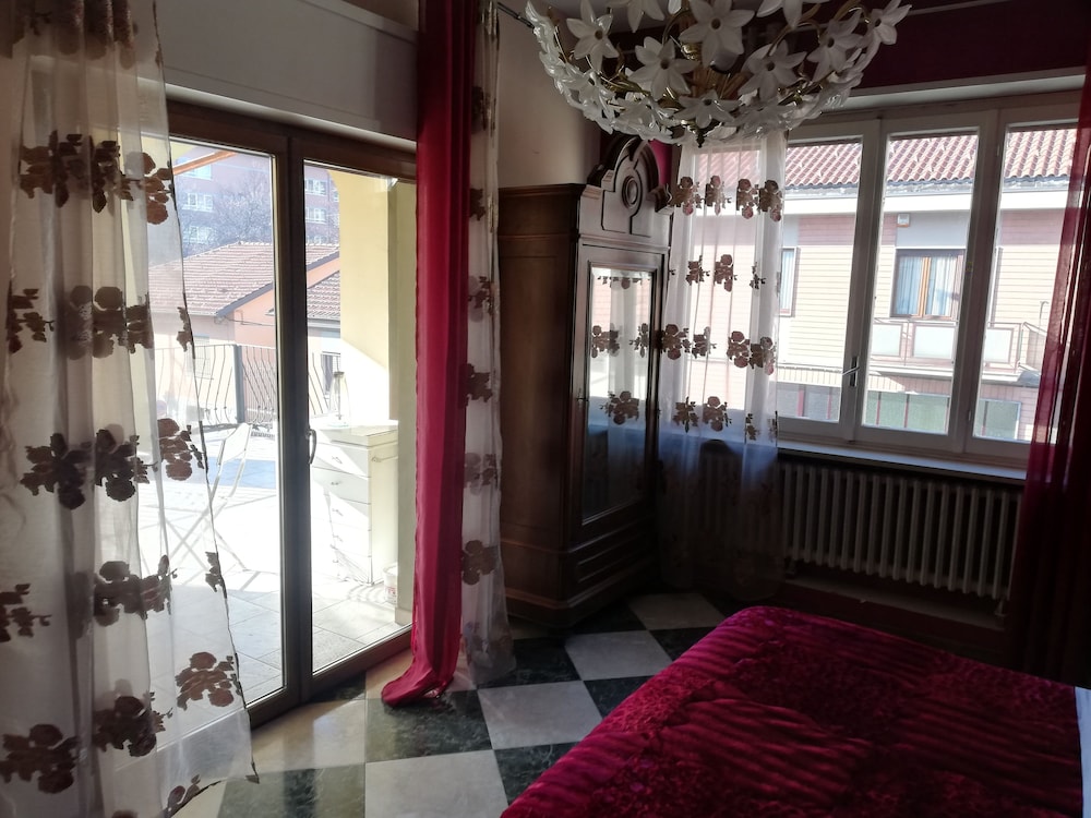Family Apartment, 2 Bedrooms (Right)