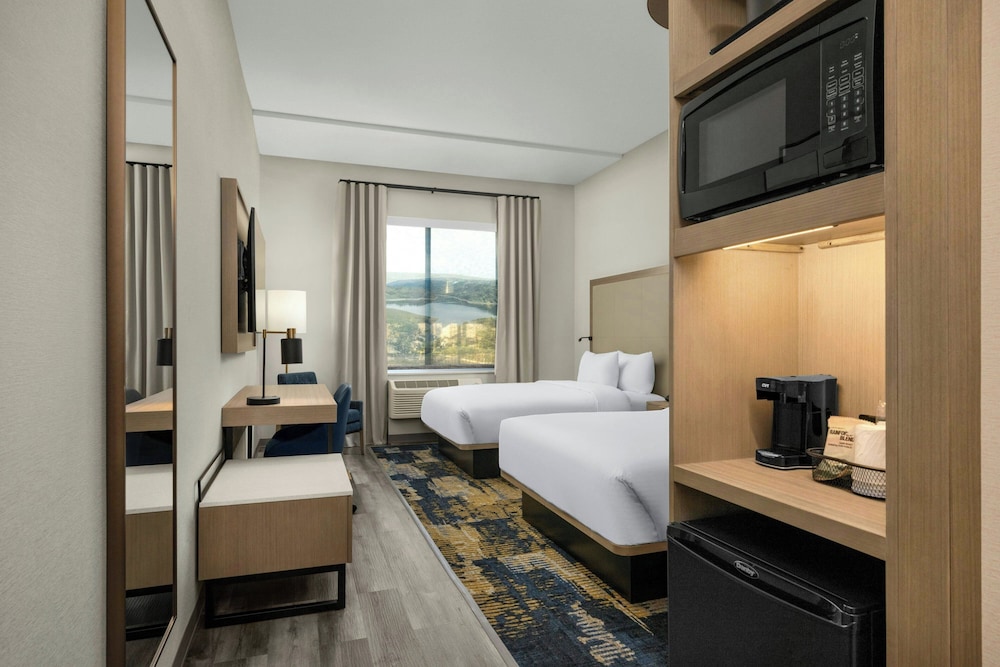 Standard Room, 2 Queen Beds, Mountain View photo 1