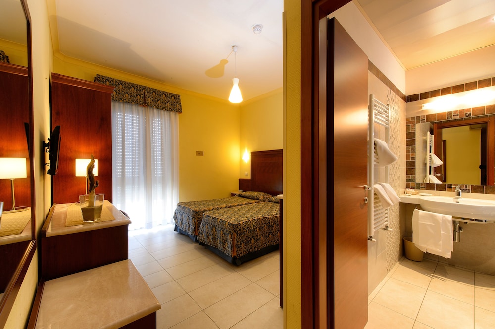 Classic Triple Room photo 1