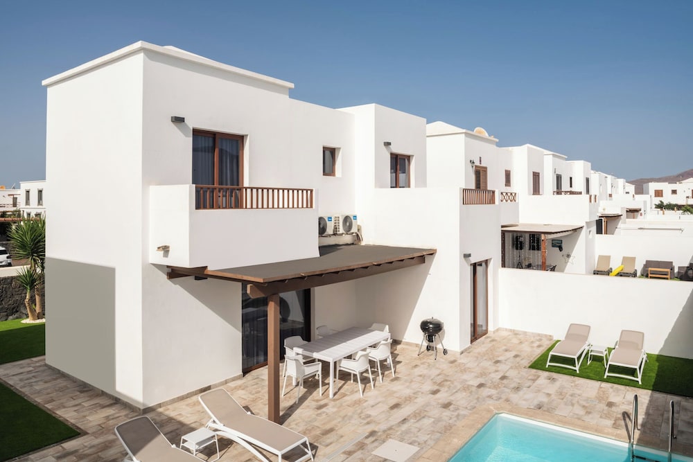 Villa 3 dormitorios 15 Nisa Duplex with Private Pool photo 2