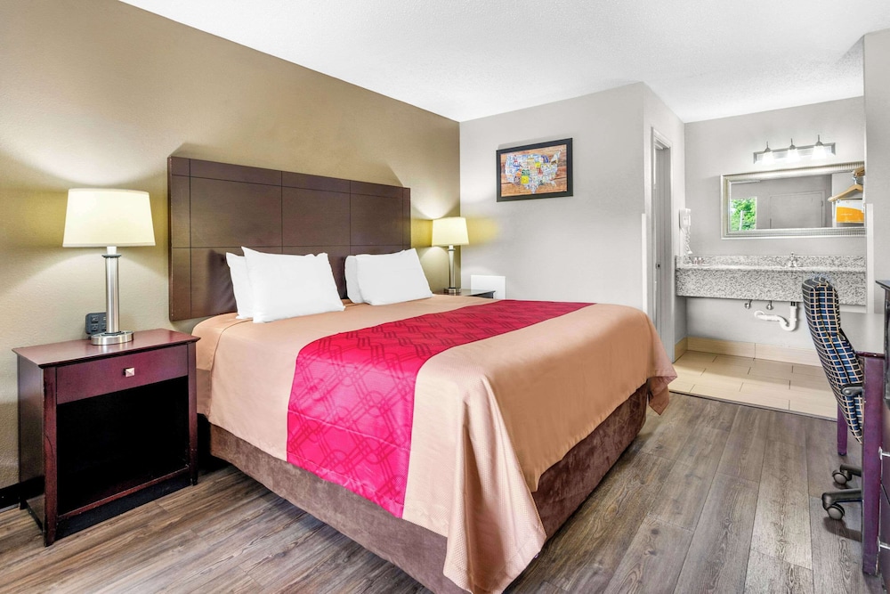 Room, 1 King Bed, Accessible, Non Smoking - Photo 5
