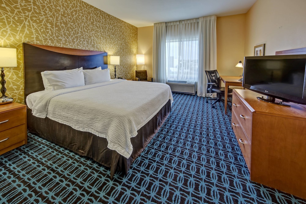 Suite, 1 King Bed - Photo 1