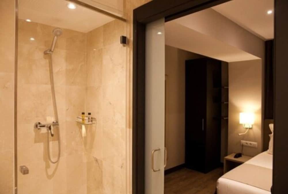 Economy Double Room photo 2