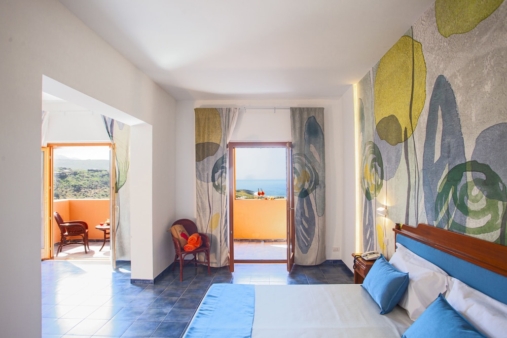 Deluxe Room - Photo 1