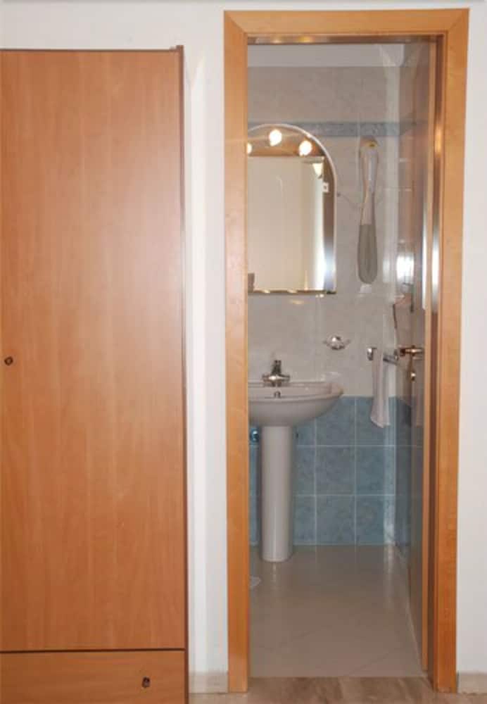 Premium Triple Room - Photo 4