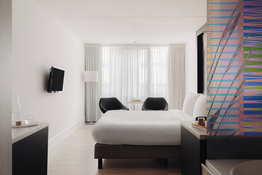 Superior Room, 1 King Bed photo 1
