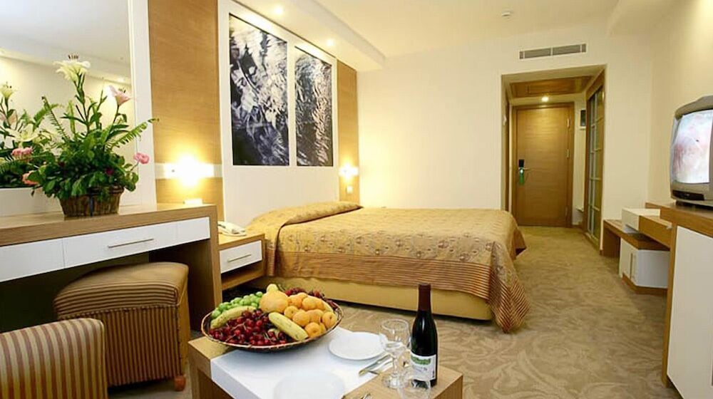 Grand Triple Room, Garden View photo 1