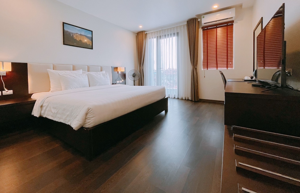 Suite, Balcony