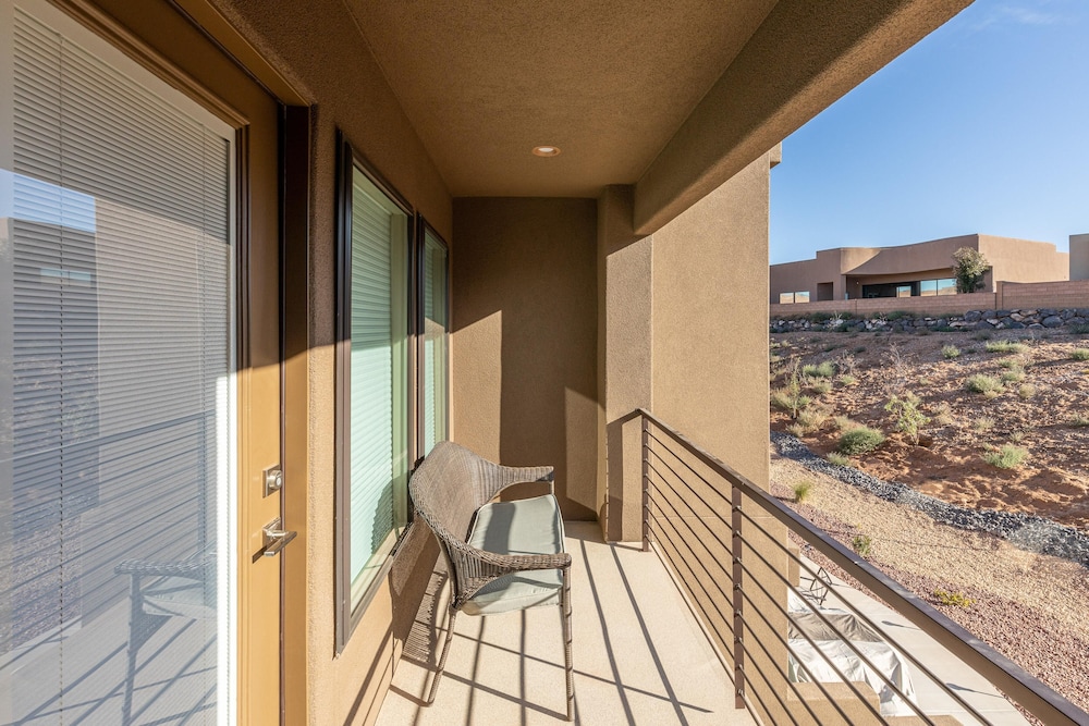 Townhome, Multiple Beds (Oasis by the Pool) photo 2