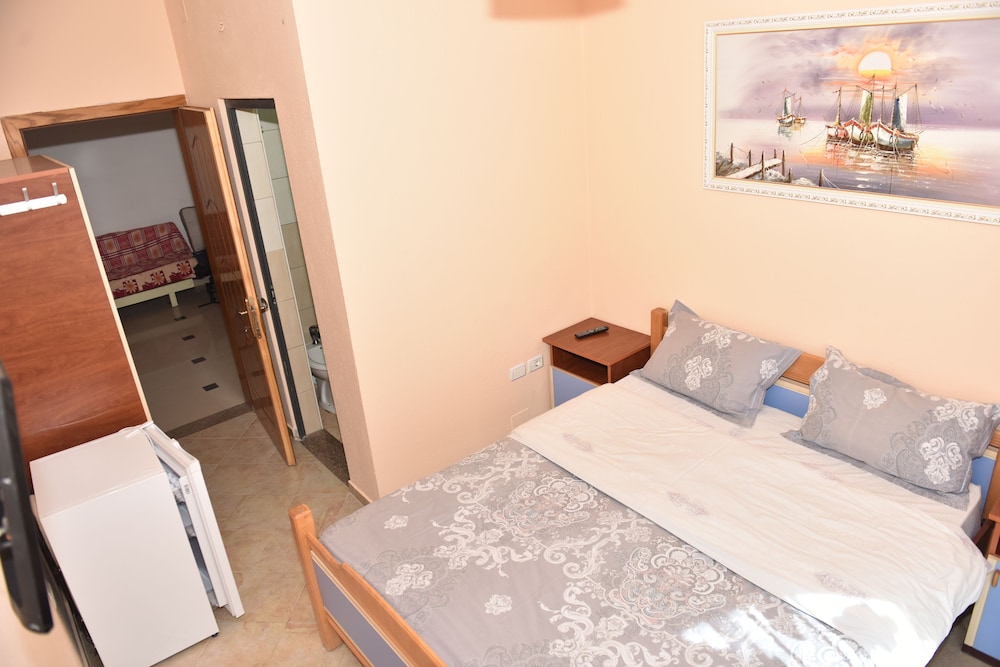 Economy Double Room photo 1