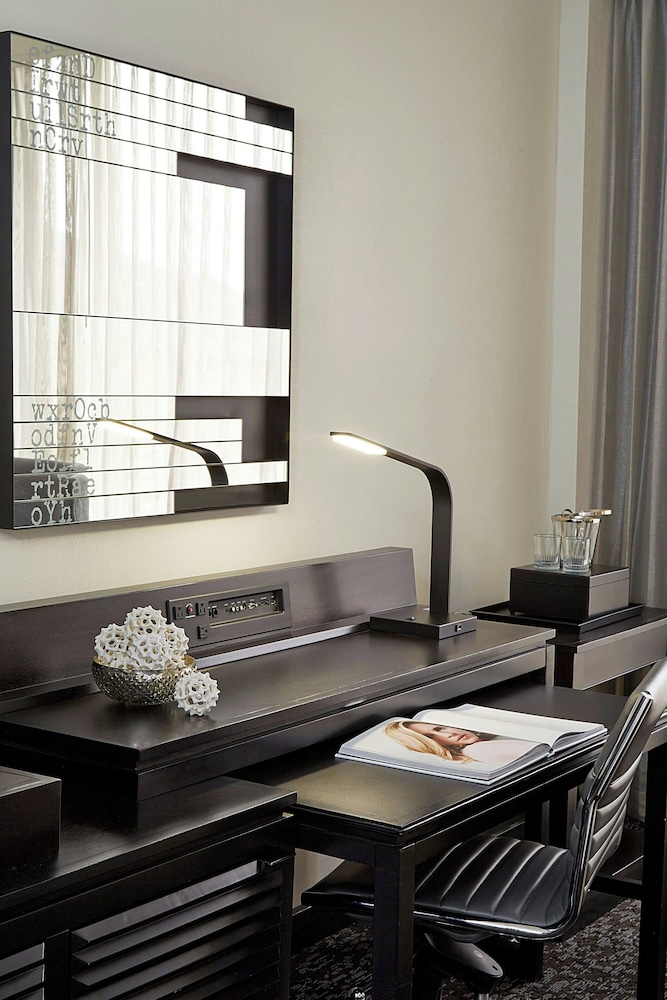 Room, 2 Queen Beds - Photo 2