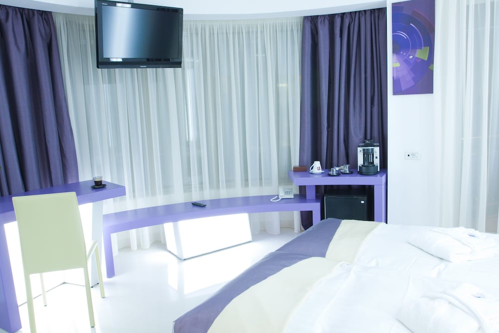 Deluxe Room - Photo 1