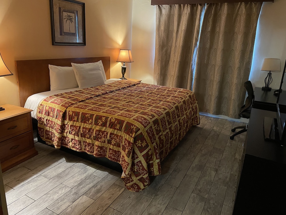 Premium Room, 1 King Bed, Non Smoking photo 3