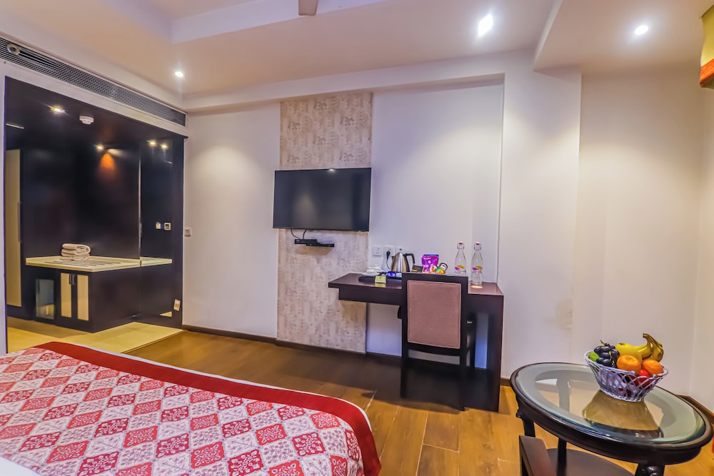 Deluxe Room - Photo 13