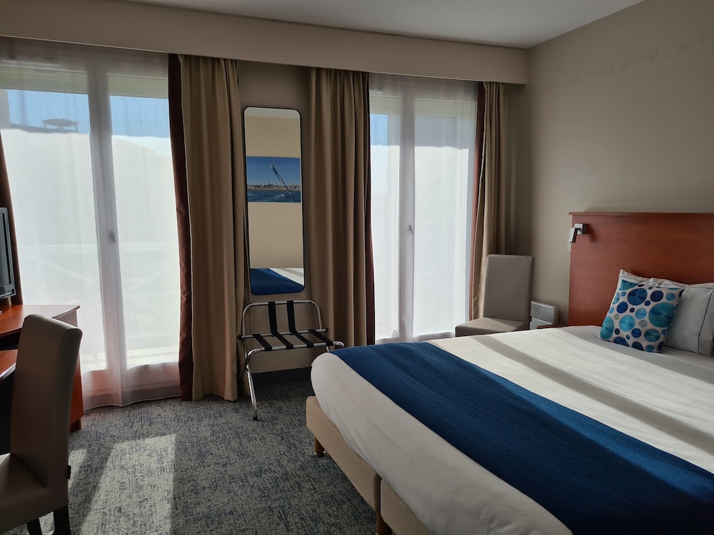 Family Quadruple Room, Multiple Beds, Bathtub, Harbor View