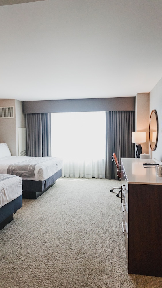 Deluxe Room, 2 Queen Beds, Smoking - Photo 2