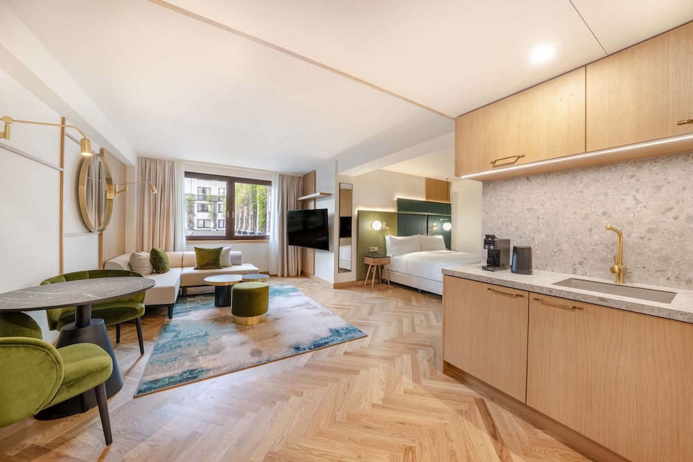 Executive Studio, 1 King Bed (Lounge Access)