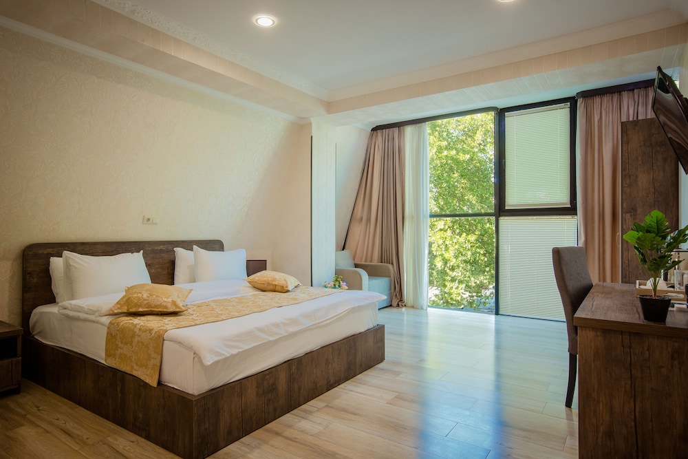 Comfort Triple Room