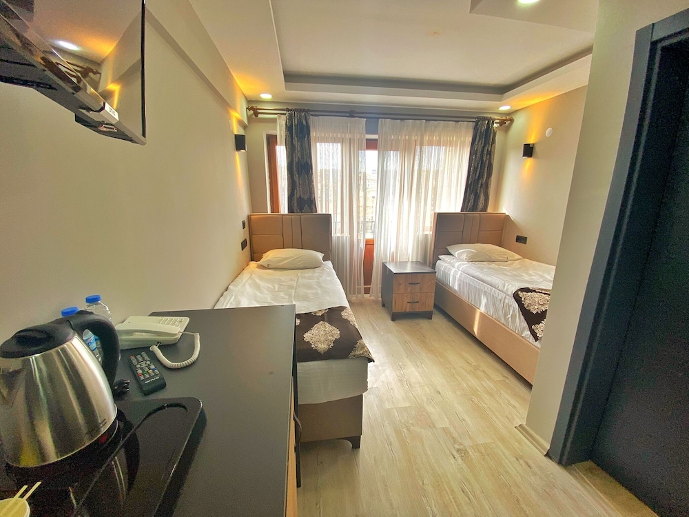 City Room photo 2