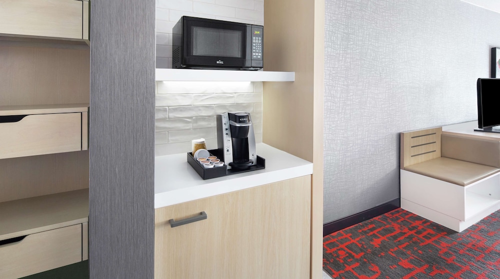 Room, 1 King Bed, Accessible (Roll-In Shower) - Photo 3