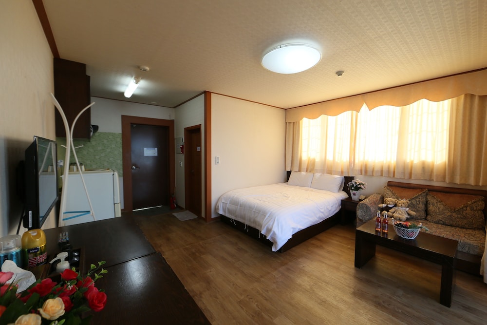 Standard Condo (15PY, extra person fee over 3 people) photo 3