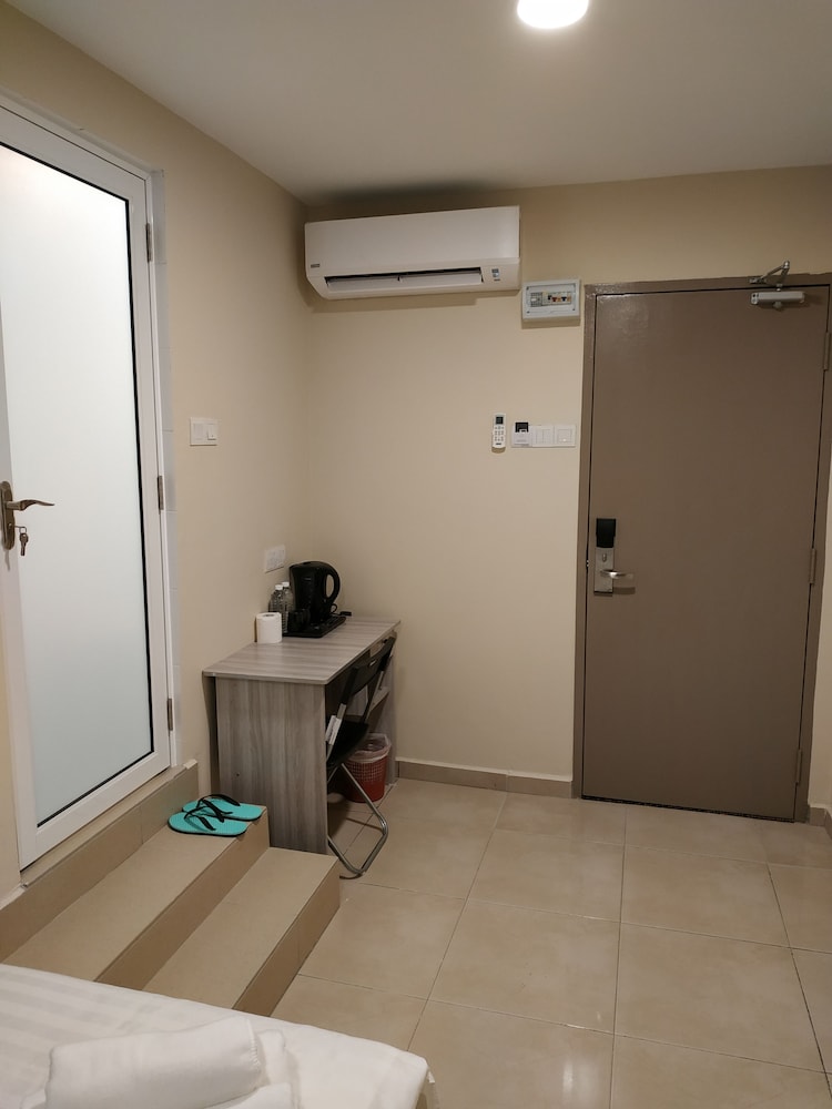 Standard Room, 1 Queen Bed - Photo 5