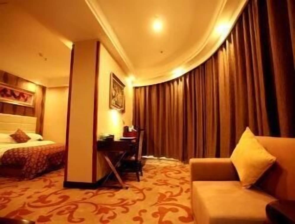 Business Room, 1 King Bed, Non Smoking photo 3
