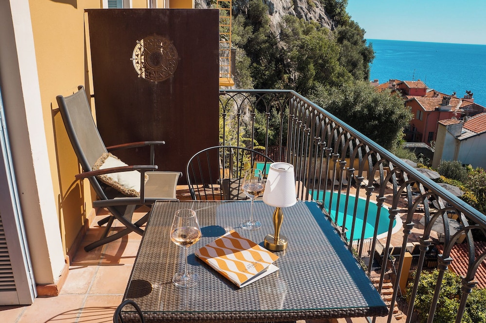 Chambre Deluxe pleine vue mer avec balcon thumbnail 6