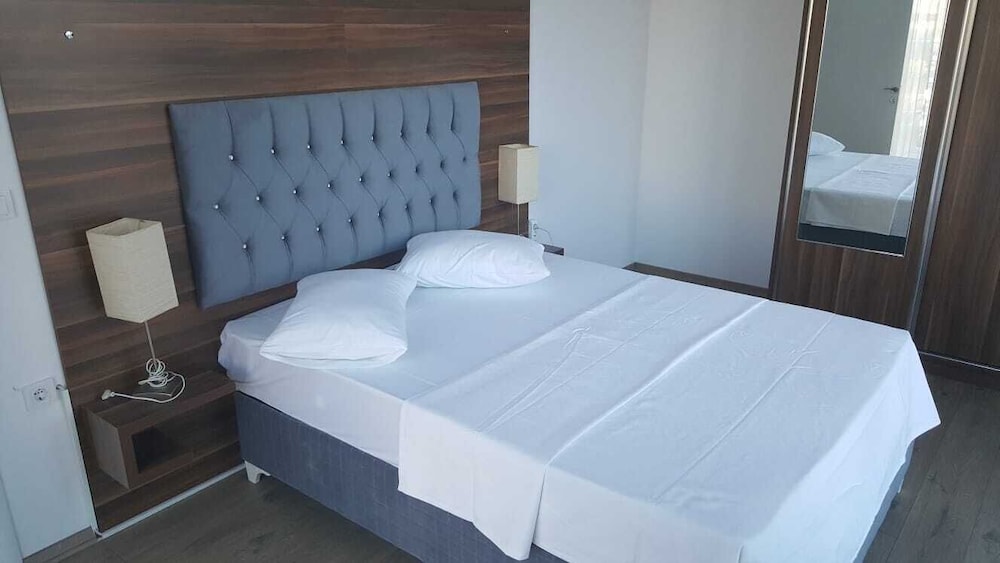Deluxe Triple Room, Multiple Beds photo 2