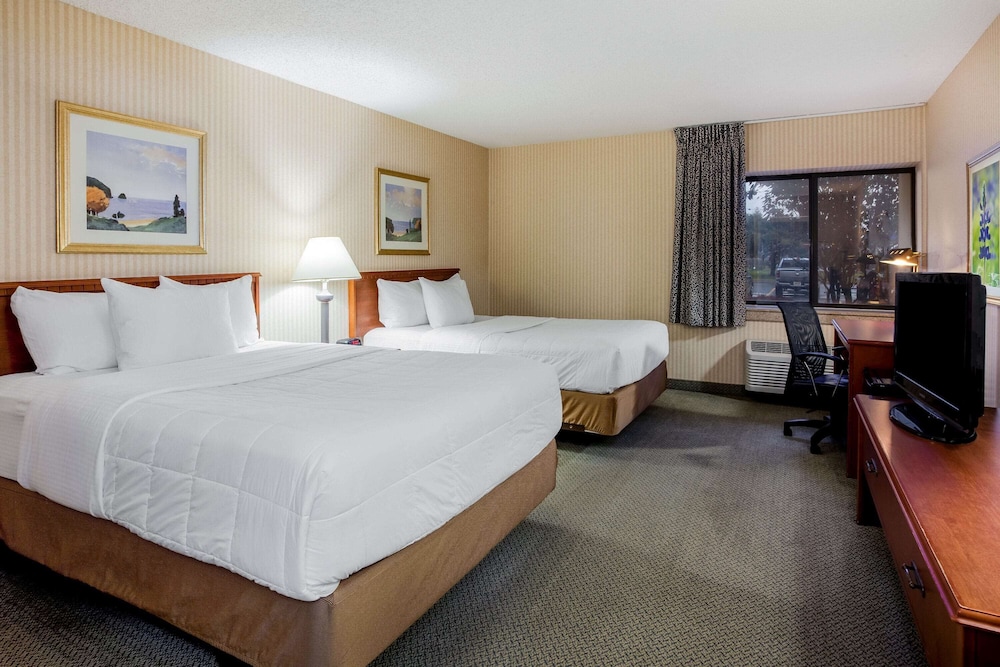 Room, 2 Double Beds, Non Smoking - Photo 2