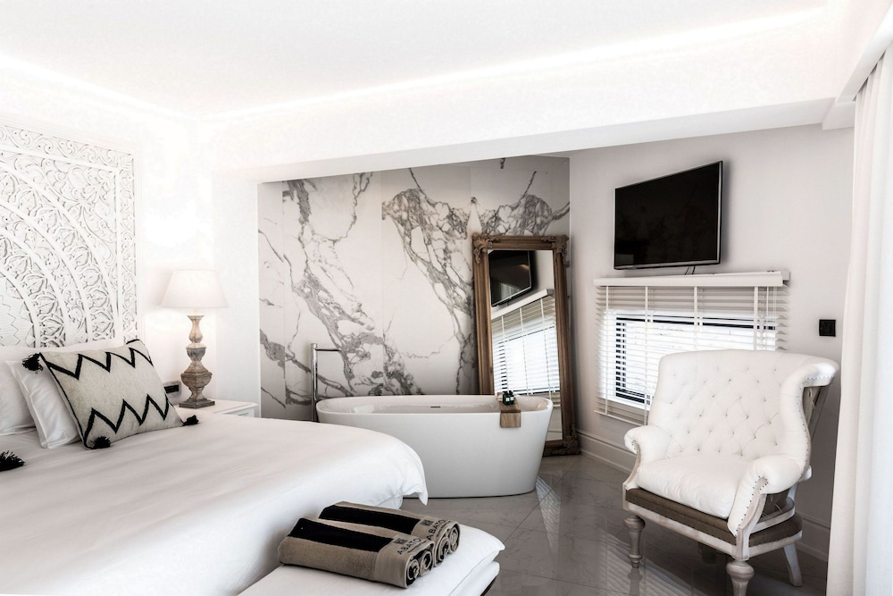 Honeymoon Suite, 1 Bedroom, Private Pool, Beachfront (Island) thumbnail 5