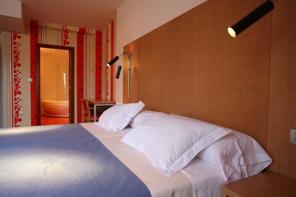 Double or Twin Room photo 3