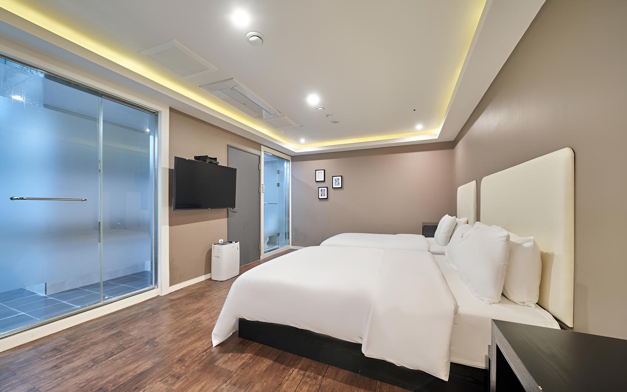 Room (Twin (Breakfast Included 55-inch TV L) photo 1