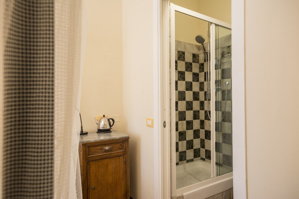 Classic Double Room, Private Bathroom - Photo 2