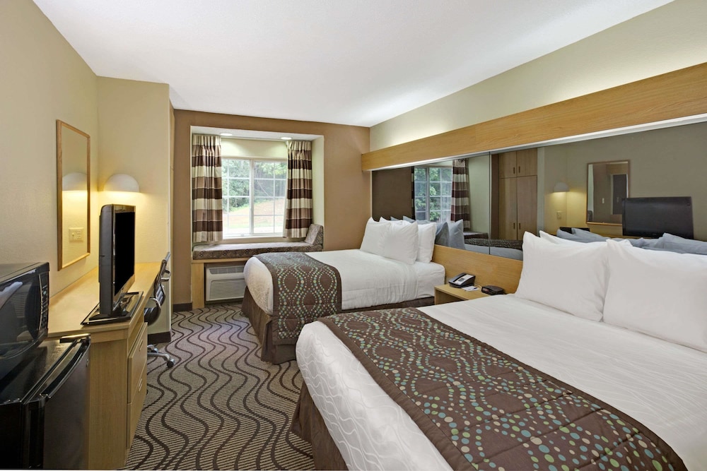 Standard Room, 2 Queen Beds - Photo 1
