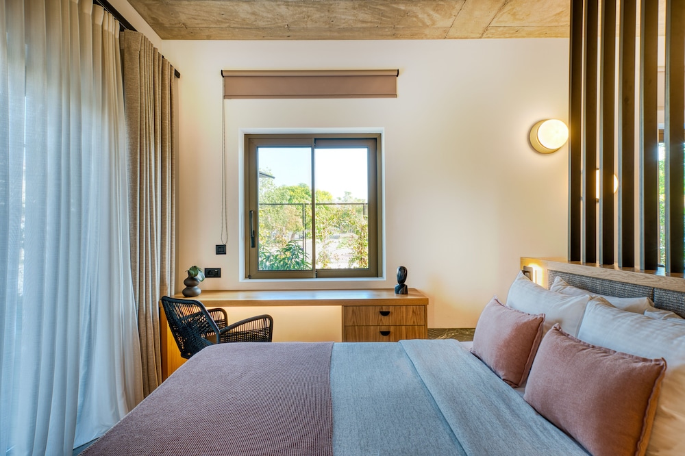 Deluxe Suite Garden view